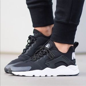 Nike Air Huarache Black & White NWOT